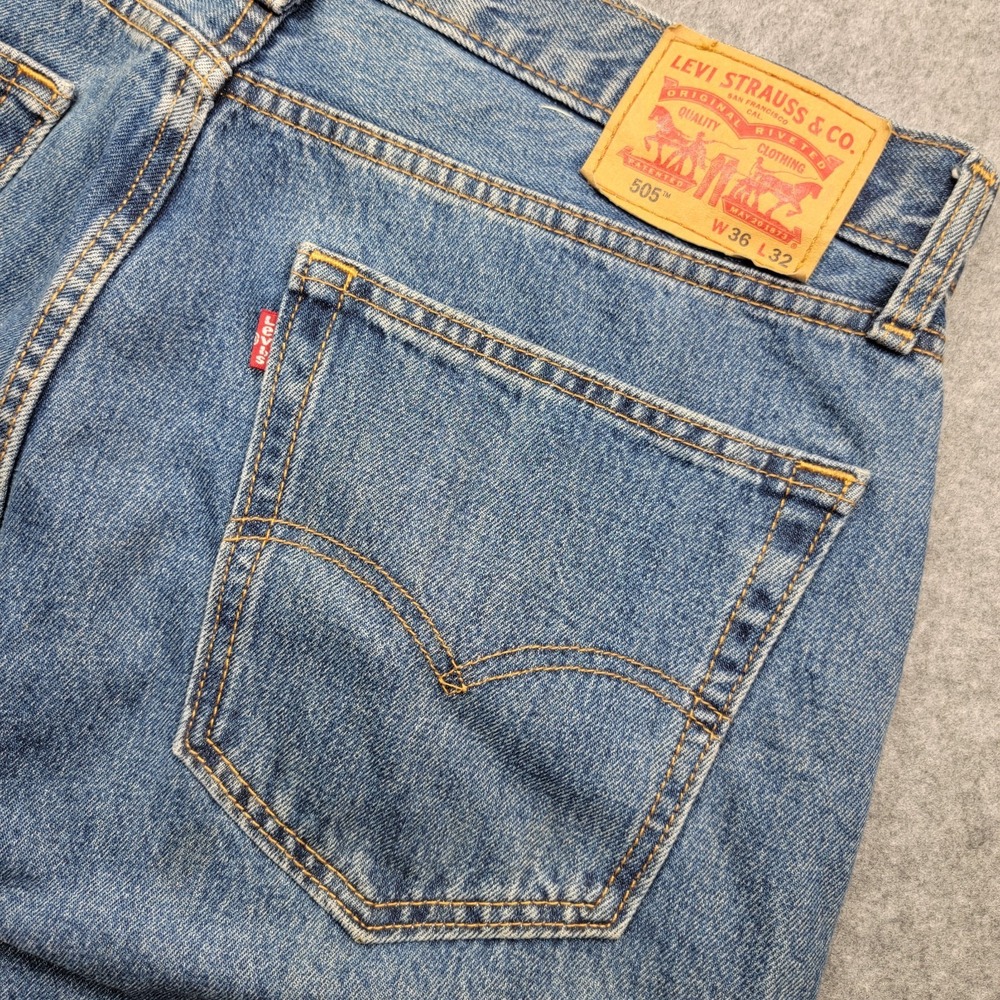 Levi Strauss 505 Mens Jeans 38x30 Medium Wash Straight Leg Denim Pants - Picture 6 of 16